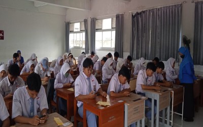 UJIAN PSAJ DILAKSANAKAN OLEH KELAS XII DENGAN ETIKA DAN KEJUJURAN TINGKAT DEWA.....